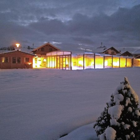 Alluring Holiday Home In Ubersee With Whirlpool Exterior foto