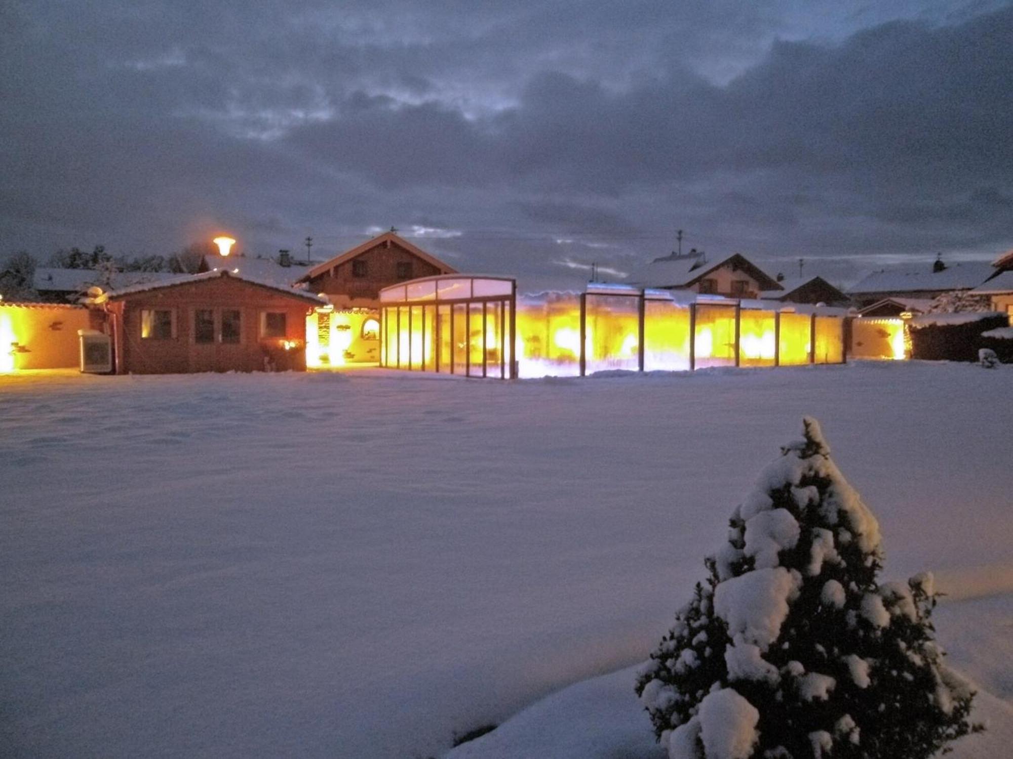Alluring Holiday Home In Ubersee With Whirlpool Exterior foto