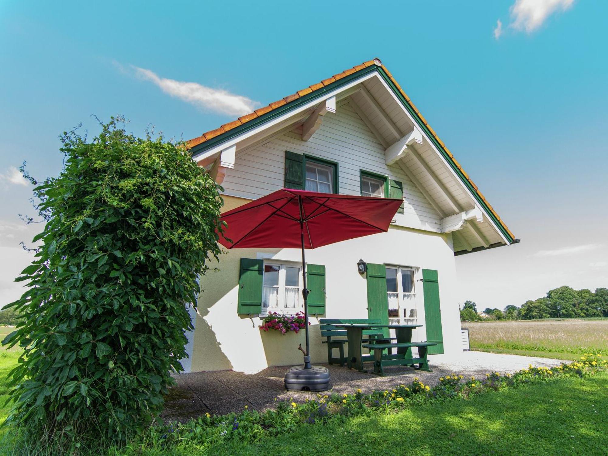 Alluring Holiday Home In Ubersee With Whirlpool Exterior foto